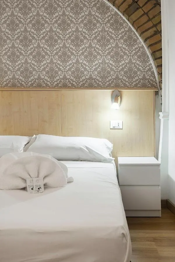 Lux Me - Jacuzzi & Suites Trastevere Roma Konukevi