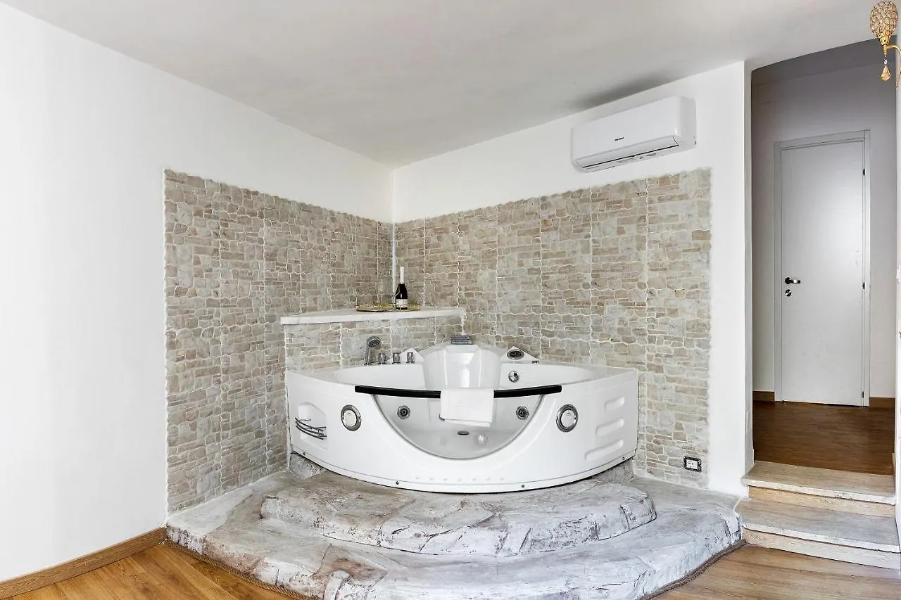 Lux Me - Jacuzzi & Suites Trastevere ile iletişim